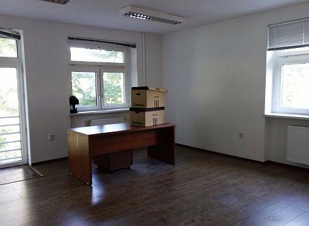 Dvojkancelária 57m2, v širšom centre Bratislavy, parkovanie, skladové 