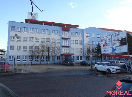 Kancelárske priestory s rozvinutými službami