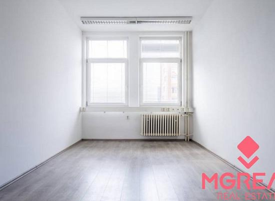 Kancelársky celok 72m2, Za kasárňou, Nové Mesto