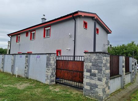 Investičná budova /dom/ v Komjaticiach
