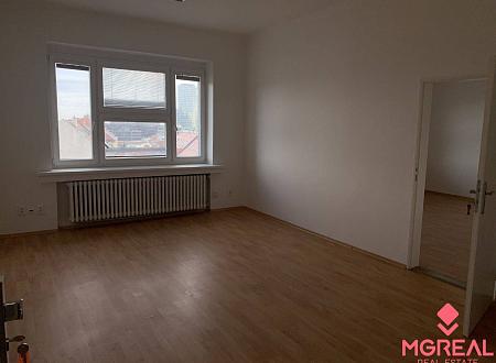 Prenájom kancelárií 200 m2 na Štefánikovej ulici v Bratislave - Starom