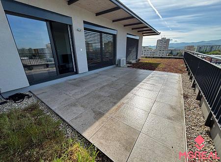 3 izbový byt s 100 m2 terasou Topoľčany