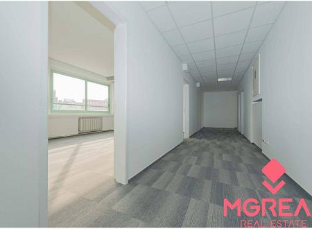 Prenájom kancelárie 24,79m2 na Nám. SNP, Staré Mesto