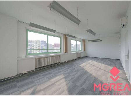 Prenájom kancelárie 53,15m2 na Nám. SNP, Staré Mesto