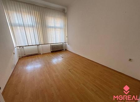 Kancelária  2 centrum Topoľčany / PRENÁJOM