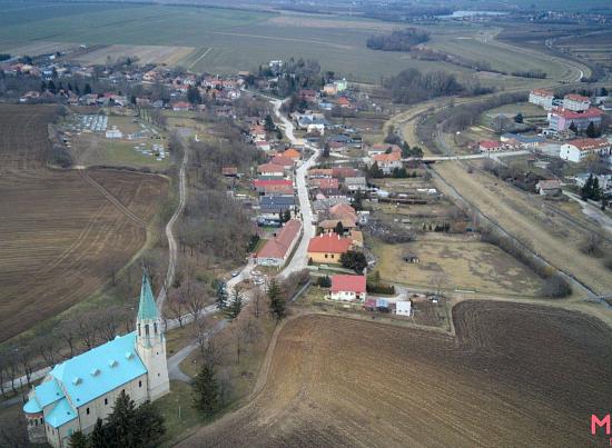 Slnečný pozemok 1125 m2 v Nových Sadoch-so stavebným povolením 