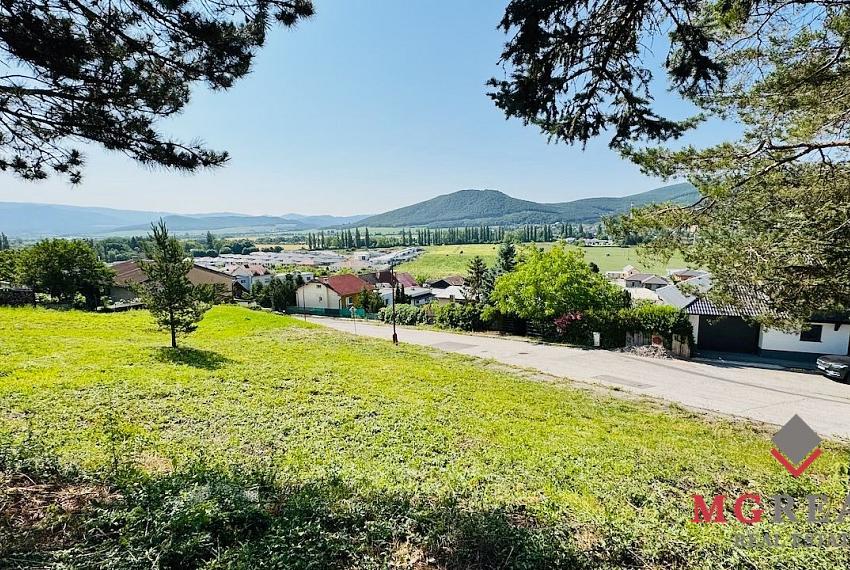 Na predaj slnečný stavebný pozemok 631 m2 v Partizánskom – časť Stráne