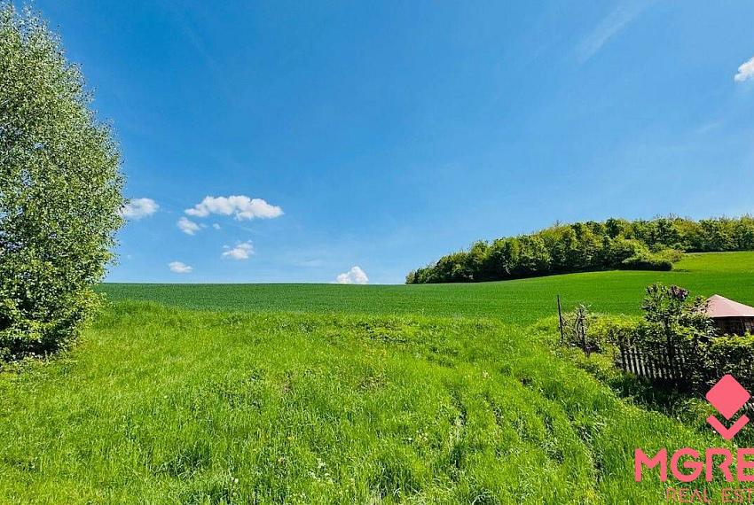 Na predaj stavebný pozemok 1052 m² – Horná Ves, časť Pacov