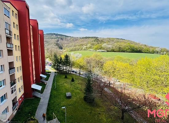 Na predaj 3 i byt 83 m2 s loggiou a komorou v Partizánskom – Šípok 